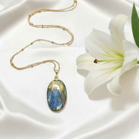 Collier doré labradorite multicolore extra de 4 cm