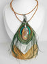 Collier chaman en labradorite, cuir naturel et plume de paon