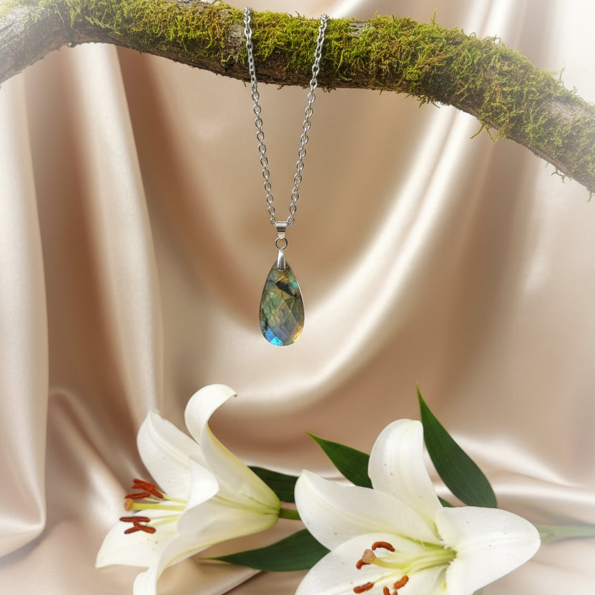 Collier fin argenté labradorite bleu vert au choix
