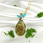 Sautoir doré et labradorite, sertie de cuivre, serpent et phénix.