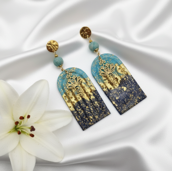 Boucles d’oreilles bleu et or, amazonite, unalome et polymère