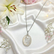 Collier en pierre de lune blanche