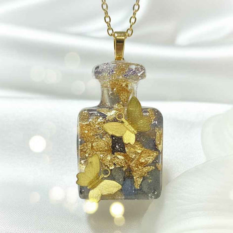 Collier doré papillon en labradorite, orgonite, pièce unique