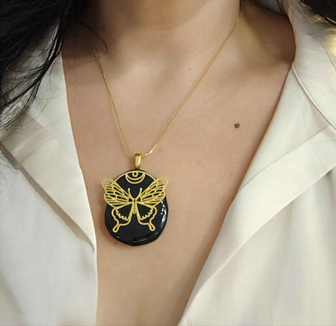 Collier papillon doré en tourmaline noire