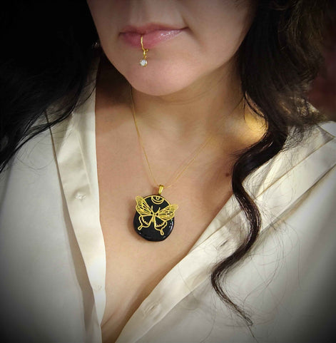 Collier papillon doré en tourmaline noire