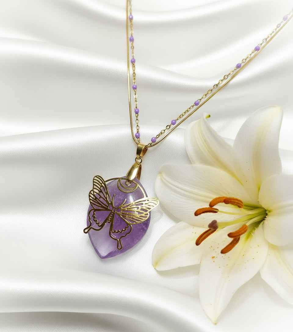 Collier doré violet et papillon et son améthyste