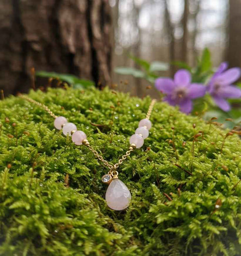 Collier long Doré et pierre de Kunzite 60cm