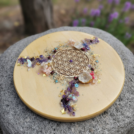 plateau en bois fleur de vie avec pierres