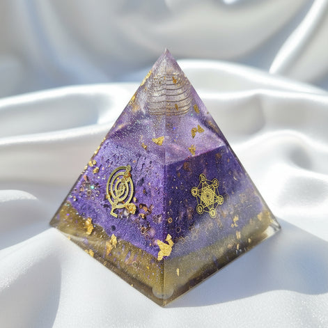 pyramide de protection en pierre et résine