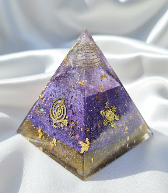 pyramide de protection en pierre et résine