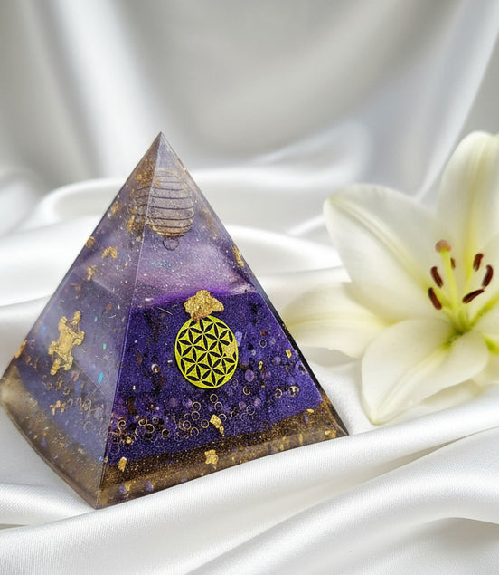orgonite pyramide protection