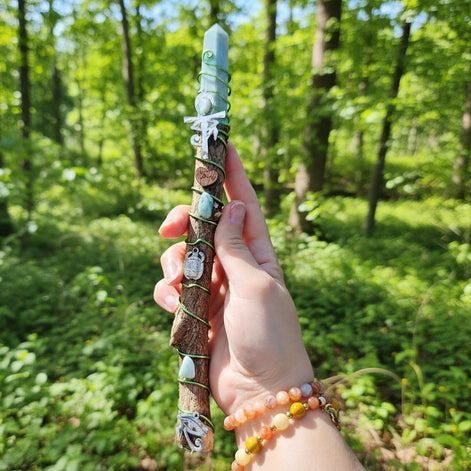 Baguette énergétique en amazonite et bois de noisetier "Horus"