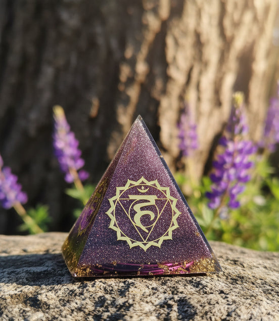 Orgonite pyramide en labradorite au choix