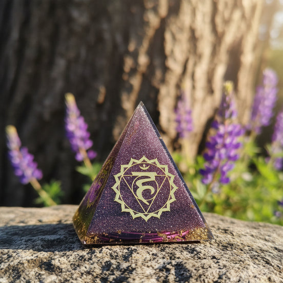 Orgonite pyramide en labradorite au choix