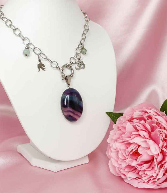 Collier "unalom" en fluorite arc en ciel  & aum