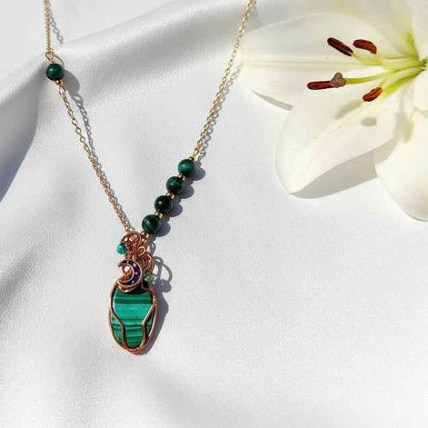 Collier doré enchanté en malachite sertie