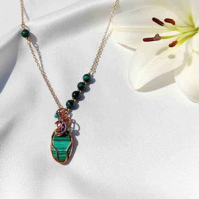 Collier doré enchanté en malachite sertie