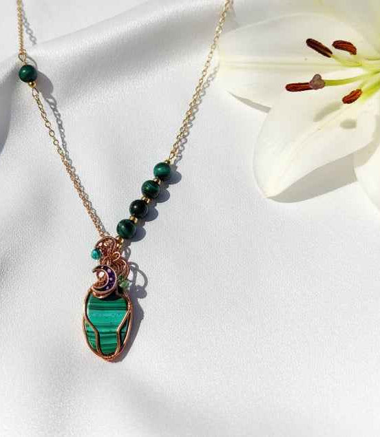 Collier doré enchanté en malachite sertie