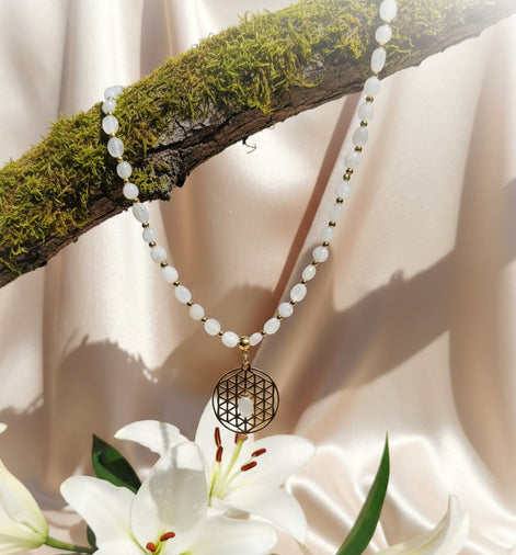 Collier en Pierre de Lune, Fleur de Vie ou Unalome