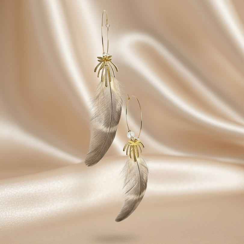 Boucles d'oreilles créoles en quartz et plume