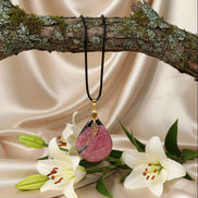 Collier et sa rhodonite extra, doré ou argenté, pierre au choix