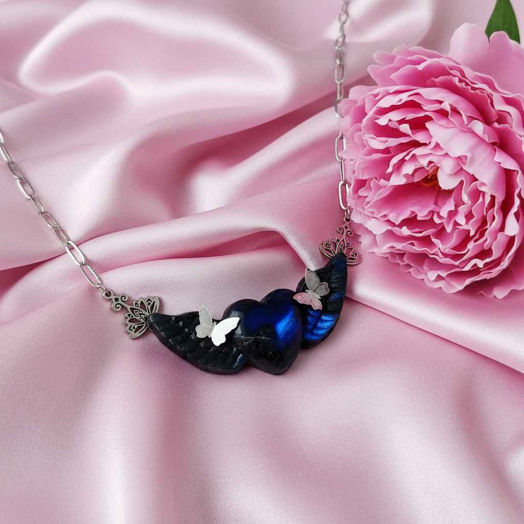 Collier argenté et coeur en labradorite bleu