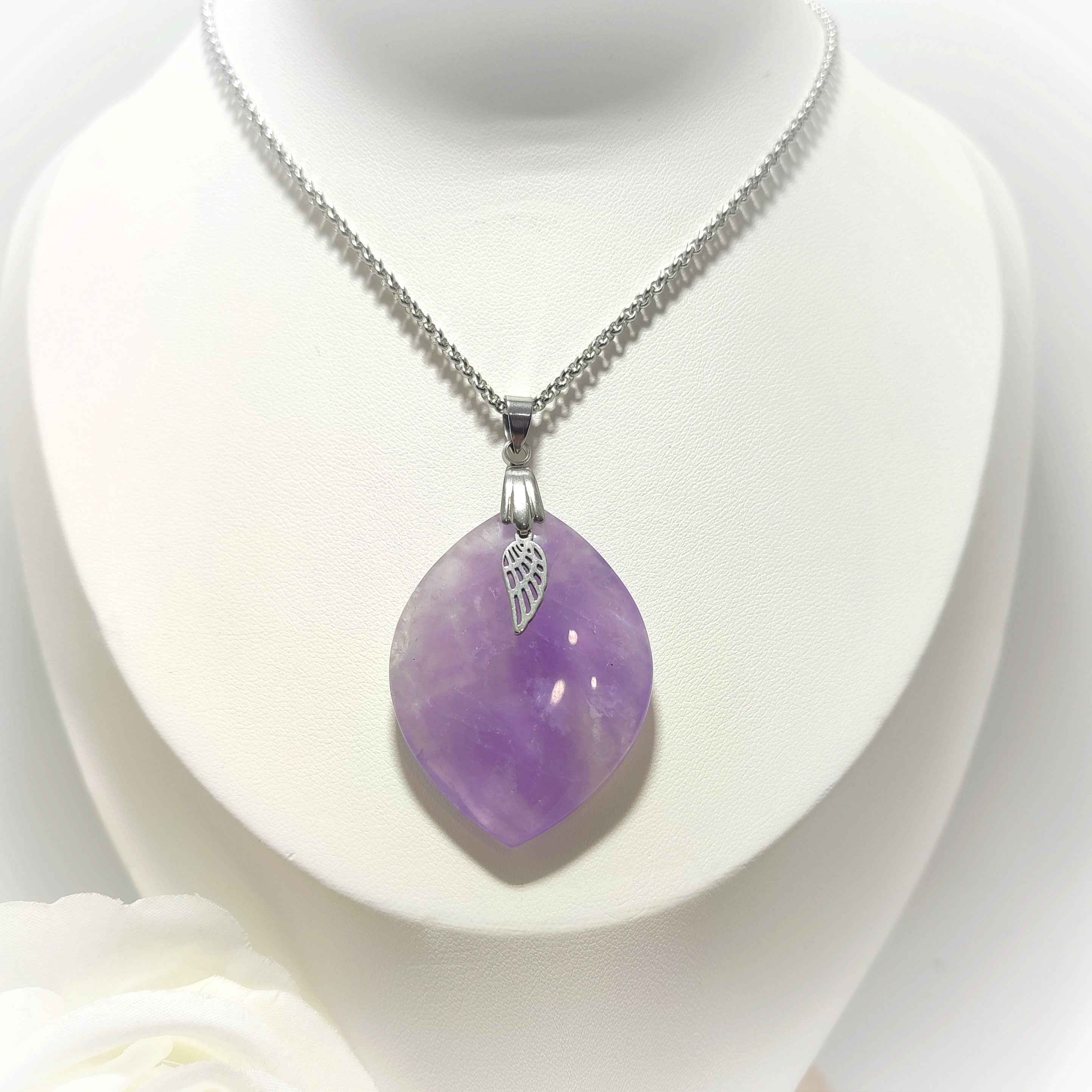 Collier ange argenté et son améthyste