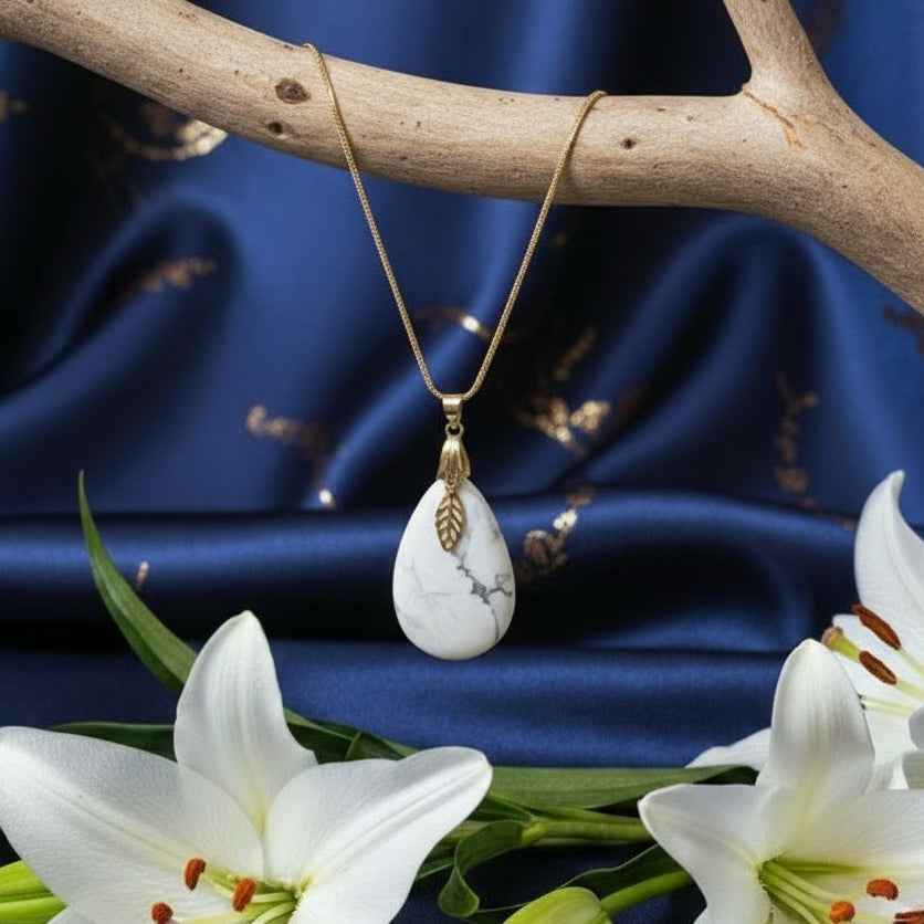 Collier doré et Howlite, Métatron ou feuille