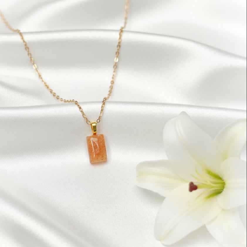 Collier chaine doré et Pierre de soleil qualité AAA