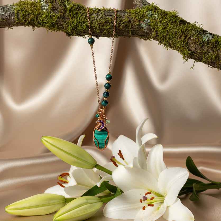 Collier doré enchanté en malachite sertie