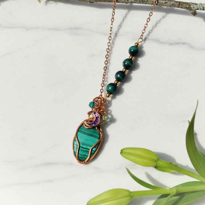 Collier doré enchanté en malachite sertie