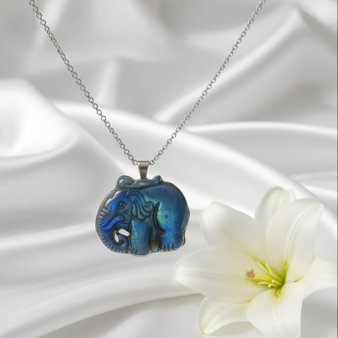 elephant en pierre labradorite bleu