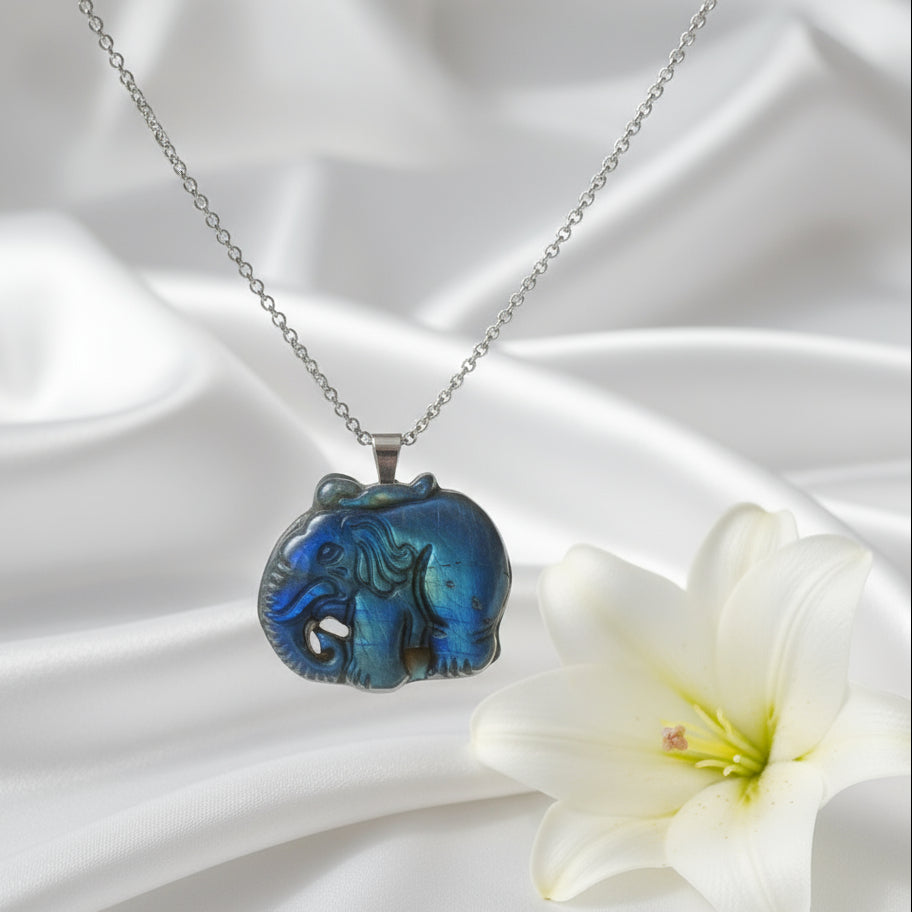 elephant en pierre labradorite bleu