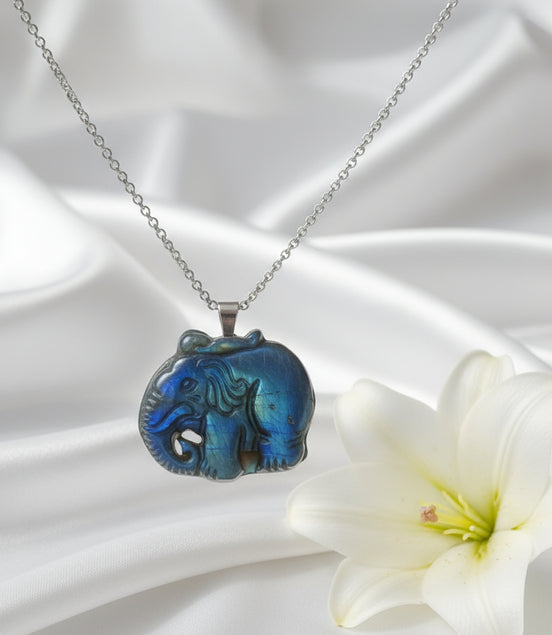 elephant en pierre labradorite bleu