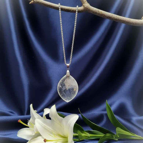 Collier argenté et cristal de roche