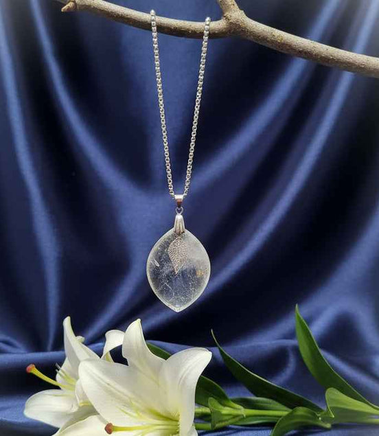 Collier argenté et cristal de roche