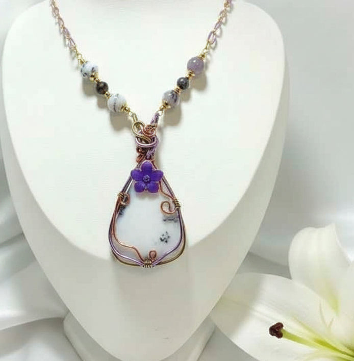 Collier violet et Pendentif en merlinite sertissage cuivre