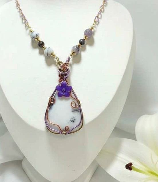 Collier violet et Pendentif en merlinite sertissage cuivre