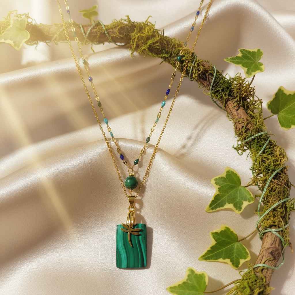 Collier doré libellule et malachite extra