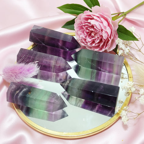 Fluorite coloré violette, verte, jaune roulées, en pointe, au choix