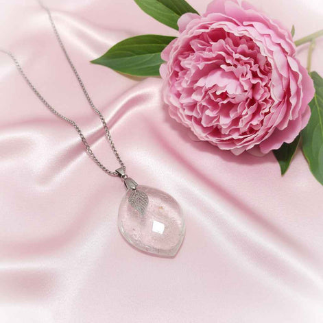 Collier argenté et cristal de roche