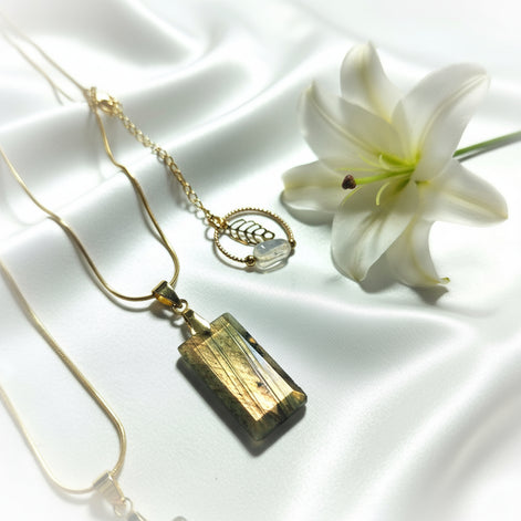 Collier fin doré ou argenté labradorite rectangle au choix