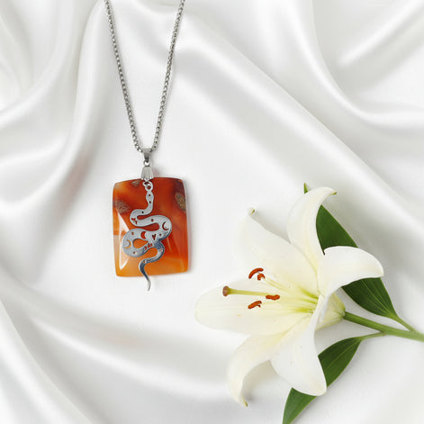 collier cornaline serpent