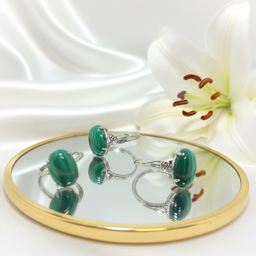 bague femme en pierre verte
