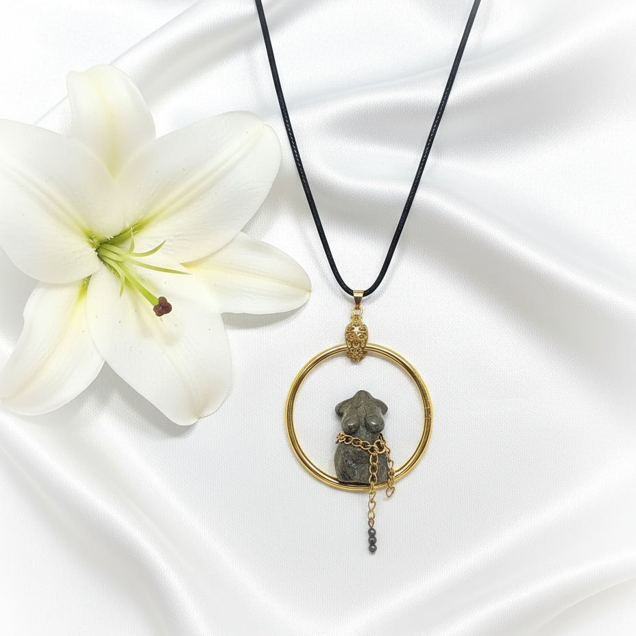 collier originale en pierre de pyrite