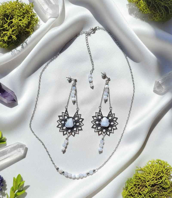 Collier et boucles d'oreilles céleste en calcédoine bleue