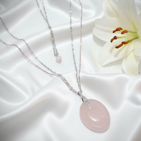 collier rose et argenté en acier inoxydable et quartz rose