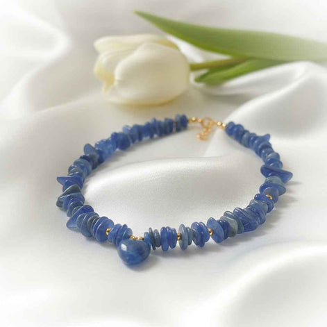 Collier tour de cou en perle de cyanite avec coeur