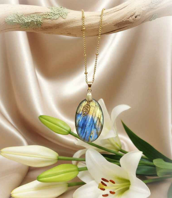 Collier doré labradorite multicolore extra de 4 cm