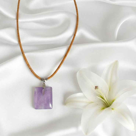 Collier liège argenté et son améthyste